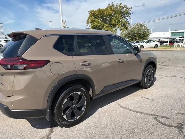 2024 Nissan Rogue SV photo 6