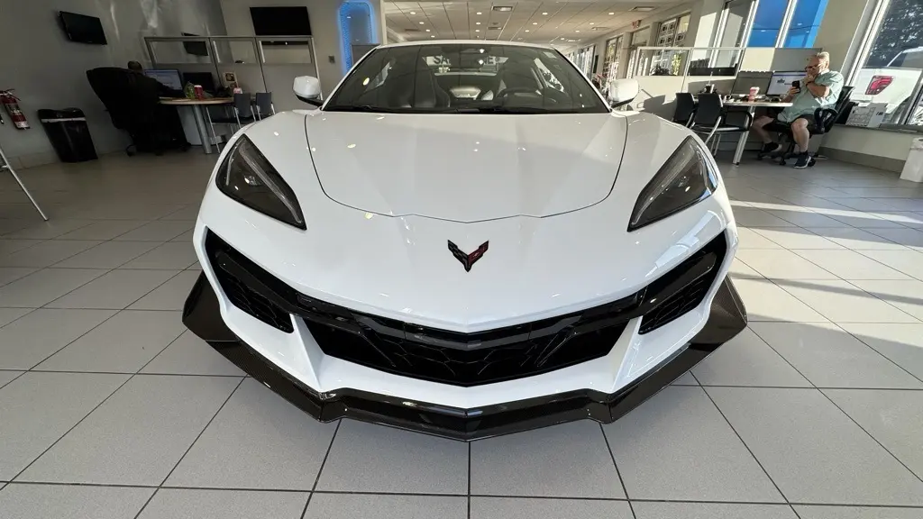 2025 Chevrolet Corvette Z06 2LZ photo 3