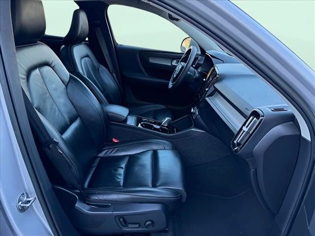 2023 Volvo - image 28