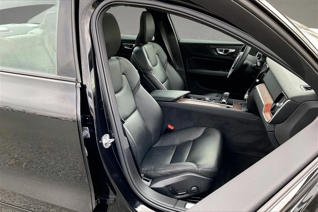 2023 Volvo - image 29