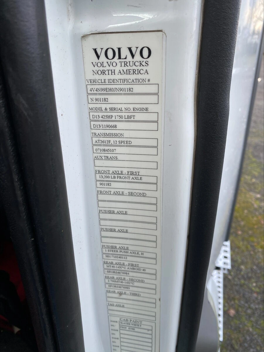 2018 Volvo VNL 860 - image 10