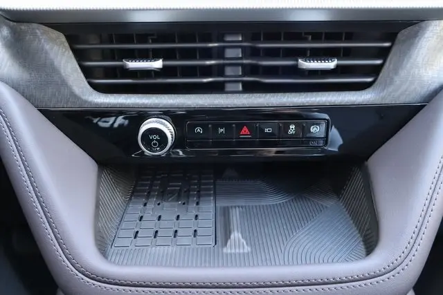 2025 Ford Explorer Platinum photo 8