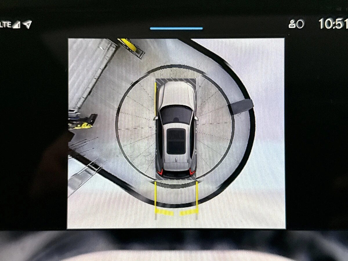 2025 Volvo - image 16