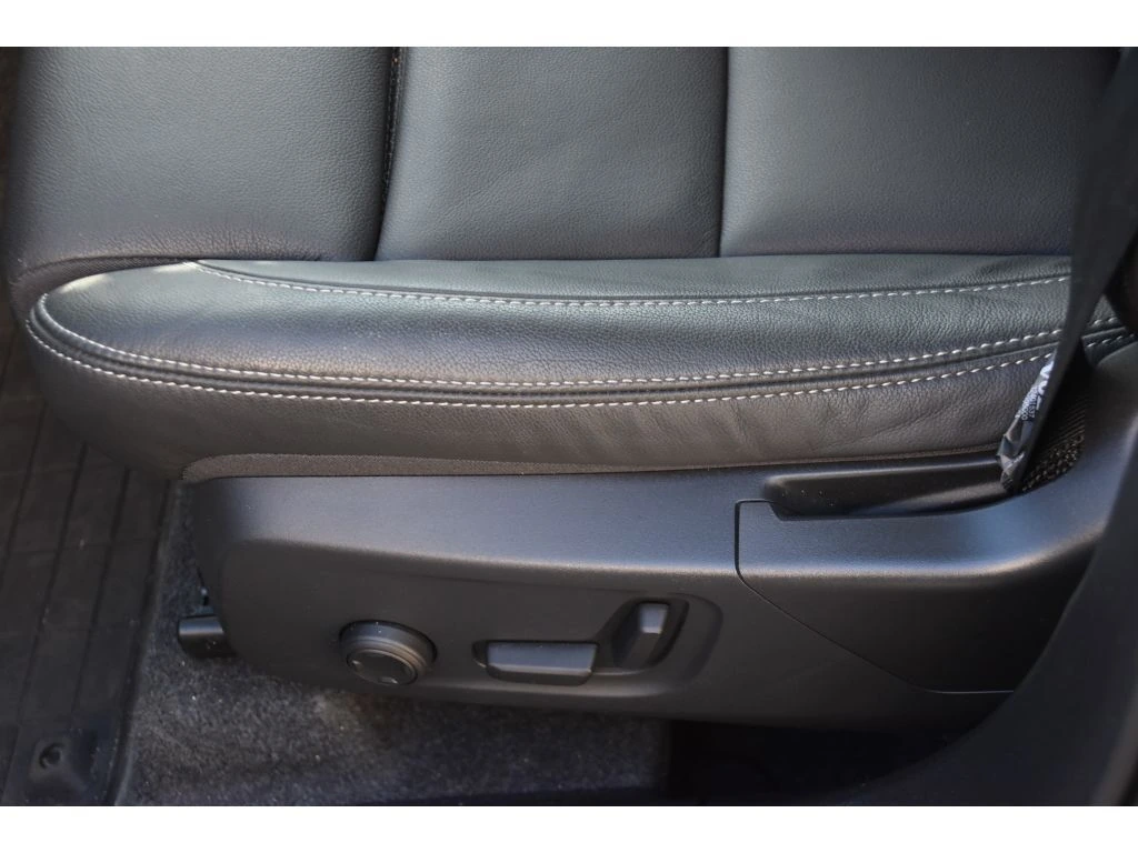 2025 Volvo - image 34