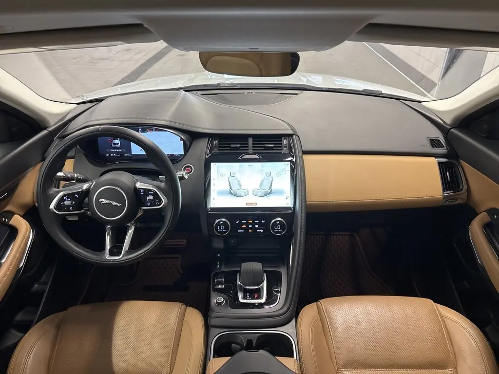 2021 Jaguar E-PACE P250 SE photo 4