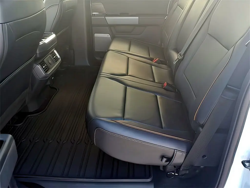 2025 Ford F-150 Lariat photo 19