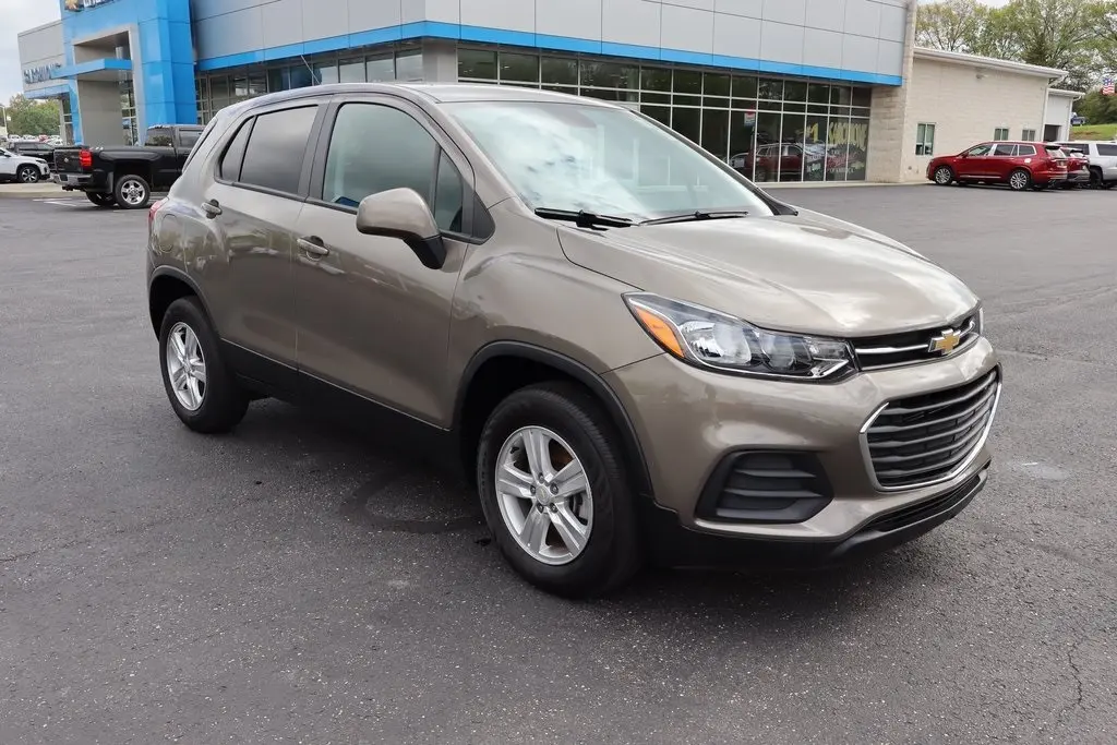 Used 2022 Chevrolet Trax LS with VIN KL7CJNSM7NB520311 for sale in Atwater, OH