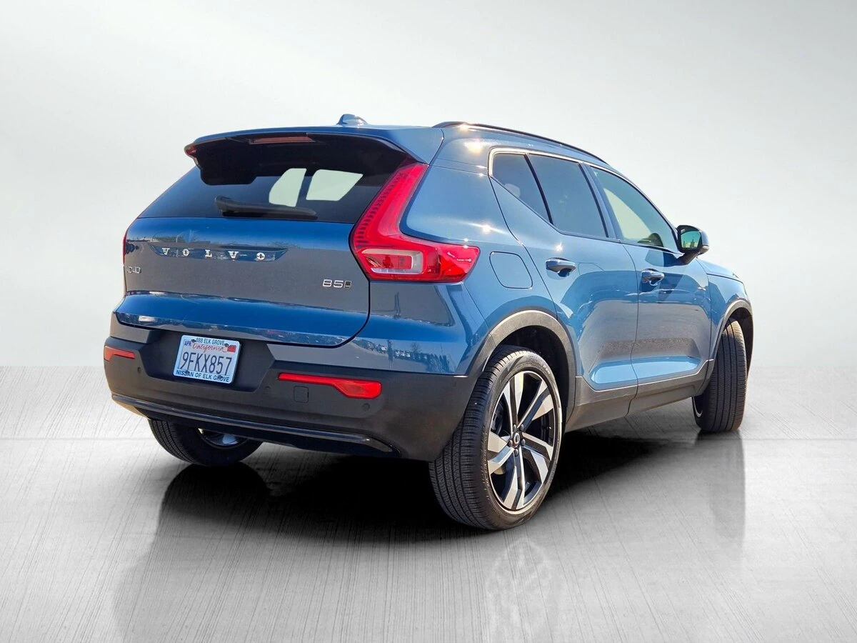 2023 Volvo - image 4