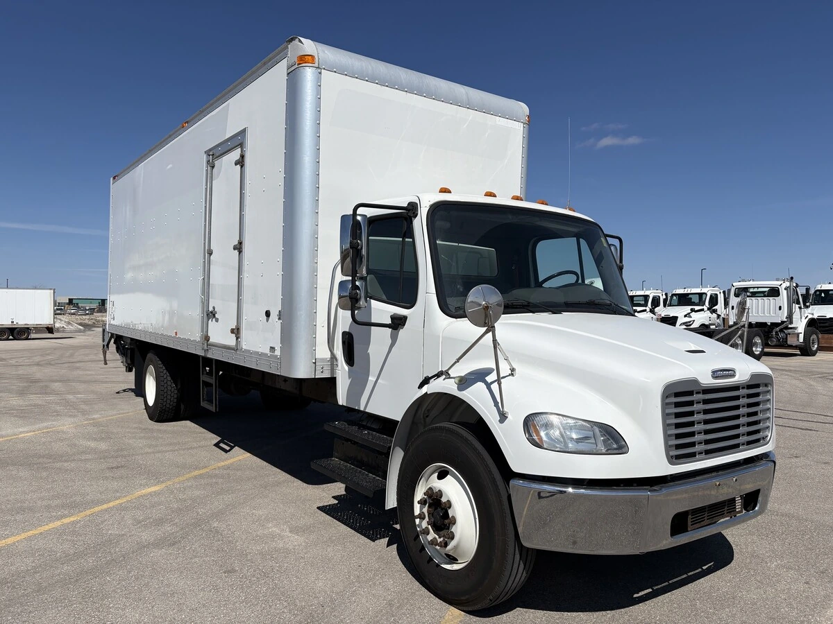 2018 Freightliner M2 106 in Mississauga, ON — photo 3
