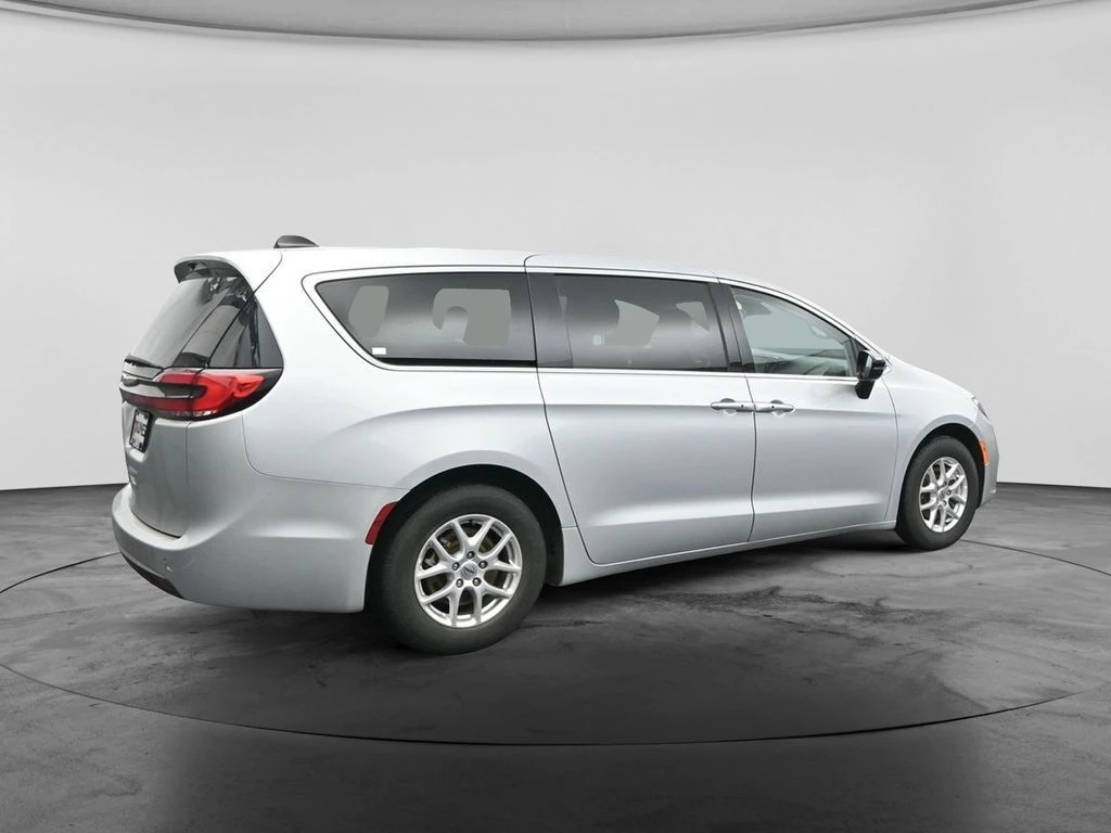 2024 Chrysler Pacifica Touring L - Photo 10