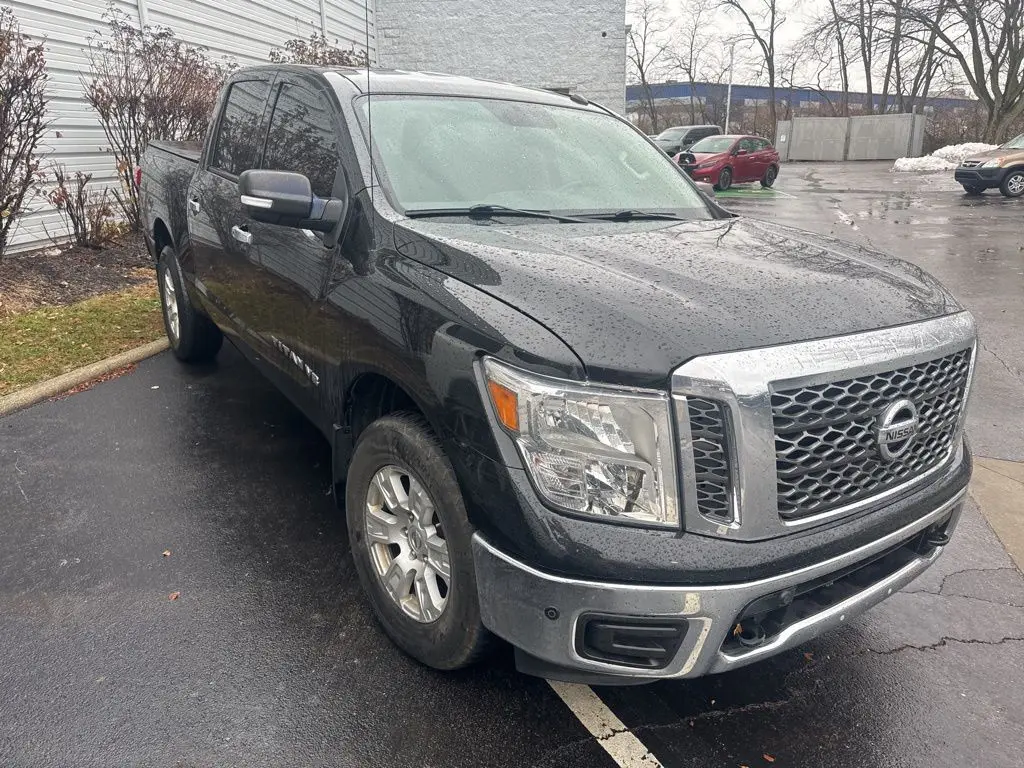 2018 Nissan Titan SV's photo