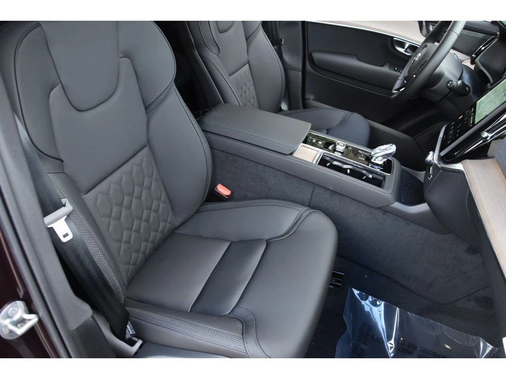 2026 Volvo - image 31