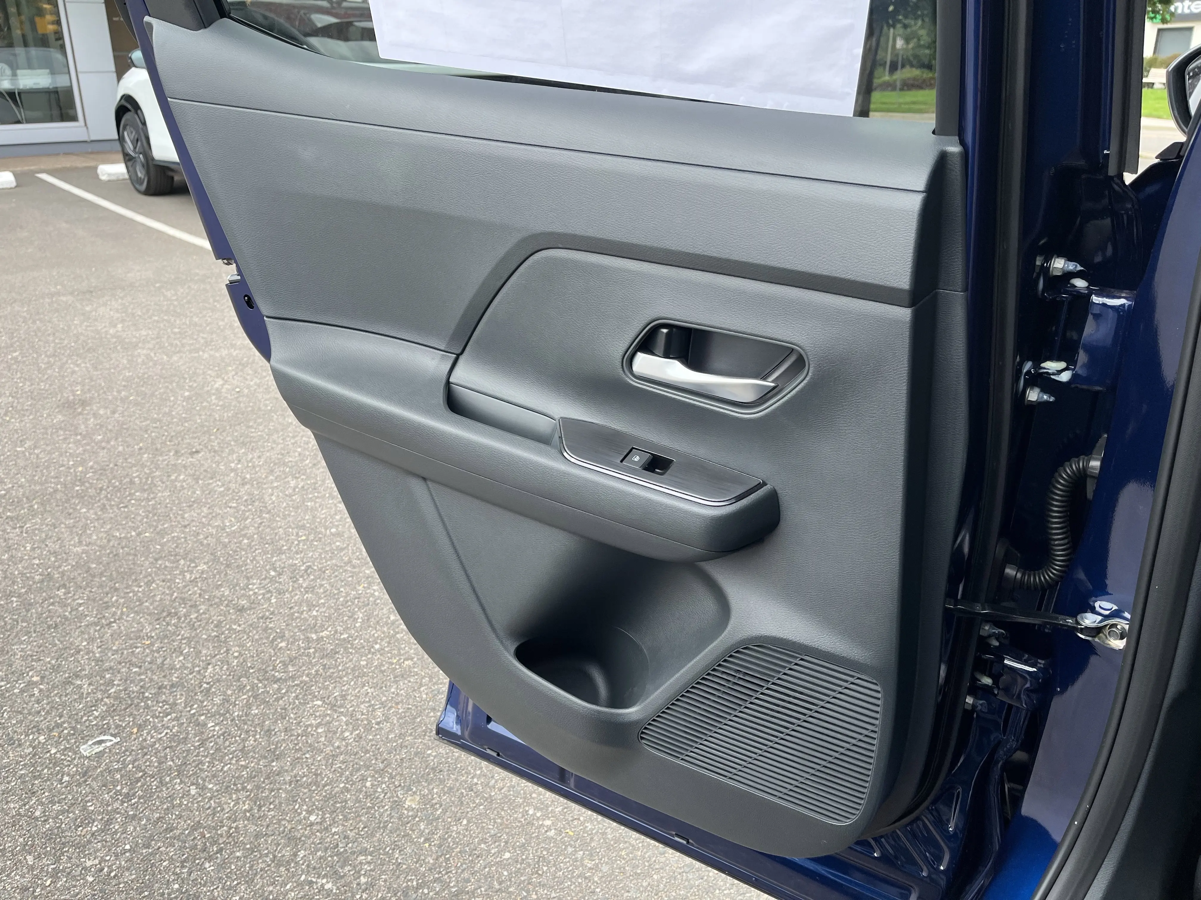 2026 Nissan Kicks SV photo 19