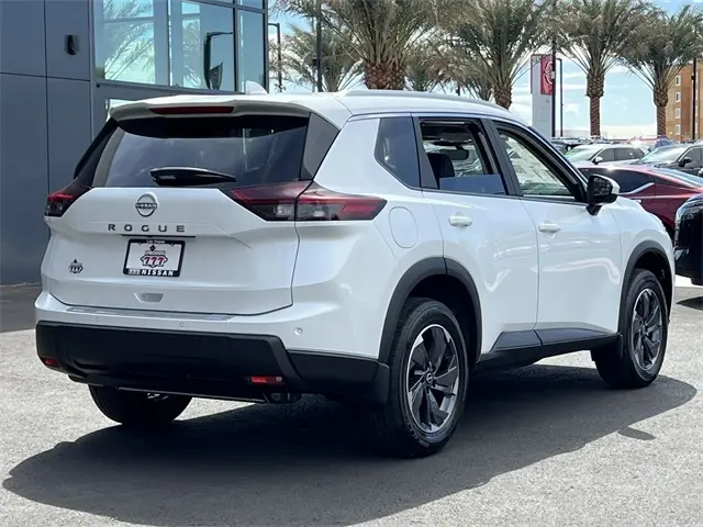 2026 Nissan Rogue SV photo 5