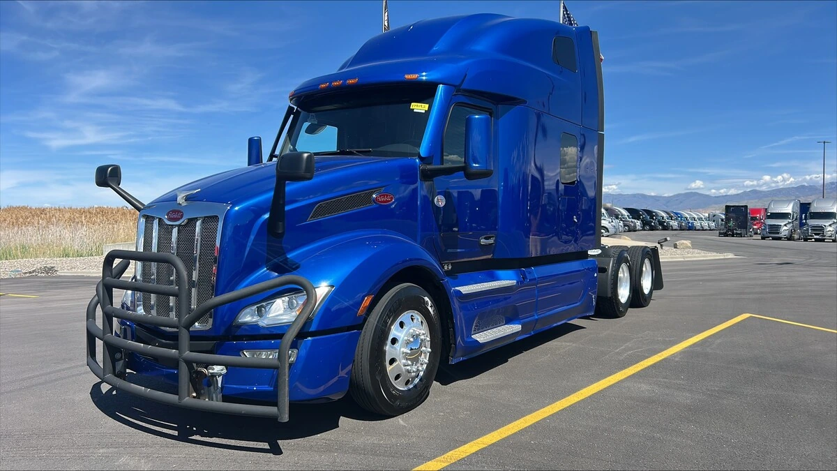2023 Peterbilt 579 - image 1