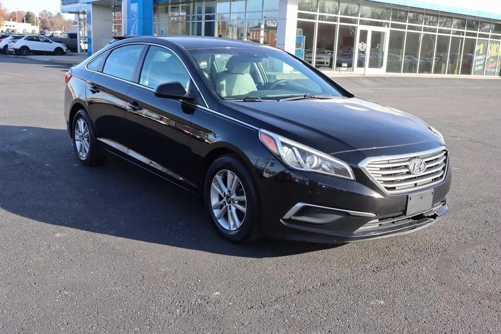 Used 2016 Hyundai Sonata SE with VIN 5NPE24AF7GH400922 for sale in Atwater, OH