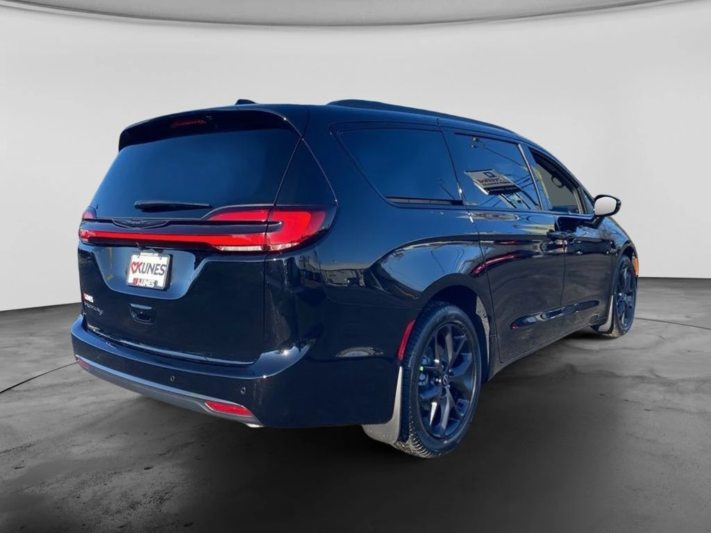 2026 Chrysler Pacifica Select - Photo 8