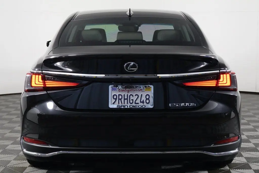 2025 Lexus ES 300h Base photo 5