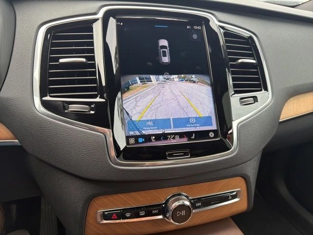 2023 Volvo - image 32