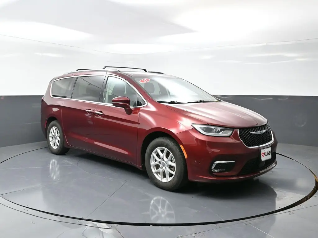 2021 Chrysler Pacifica Touring L photo 3