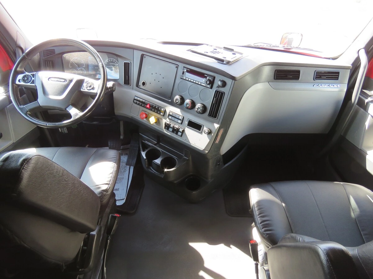 2022 Freightliner Cascadia - image 19