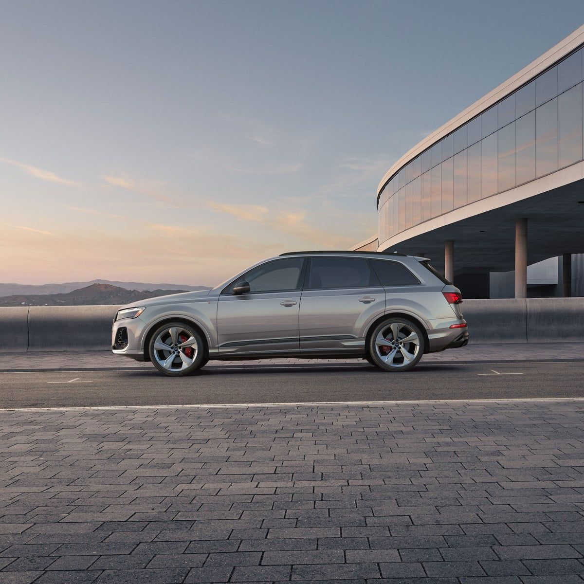 2026 Audi Q7 Prestige side profile parked