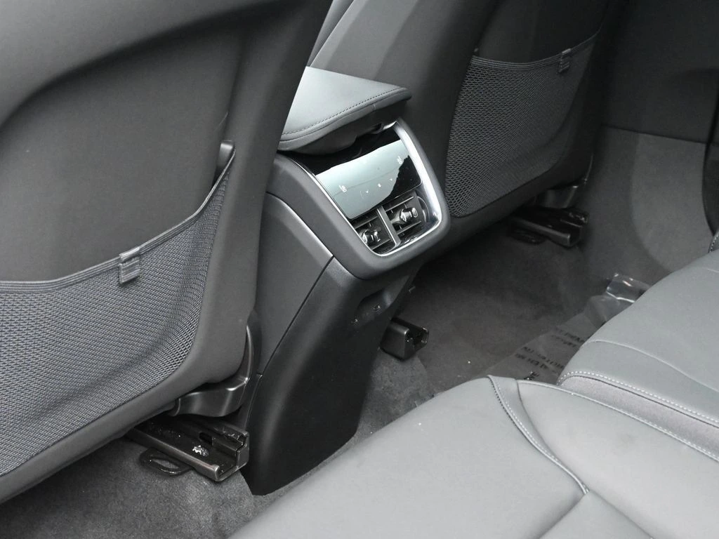2025 Volvo EX90 Ultra - Photo 17