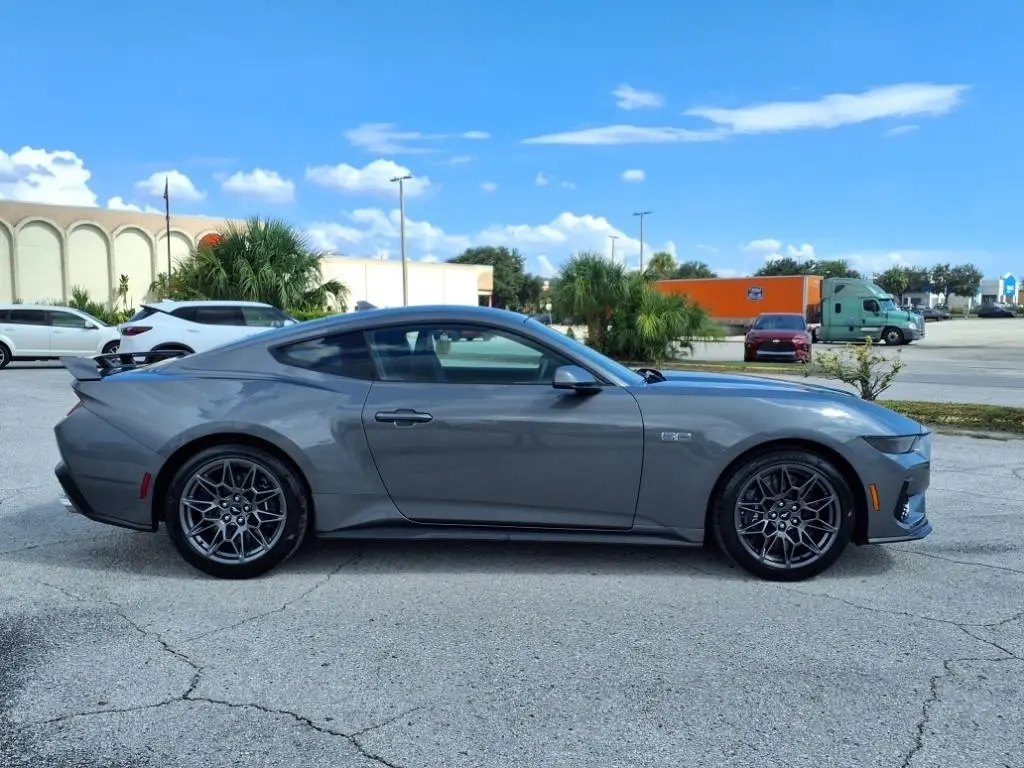 2025 Ford Mustang GT Premium photo 8