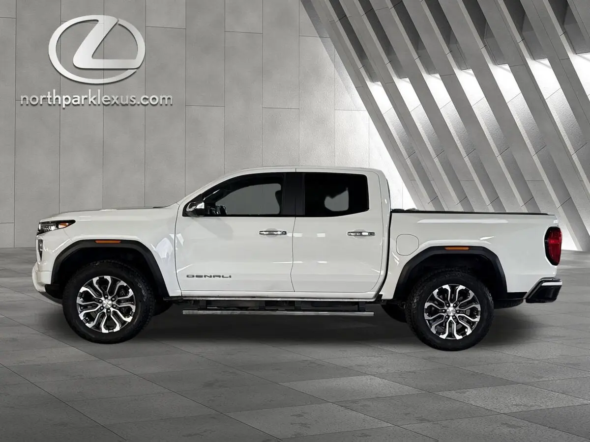 2024 GMC Canyon Denali's photo