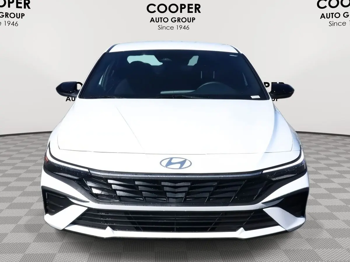 2026 Hyundai Elantra SEL Sport photo 2