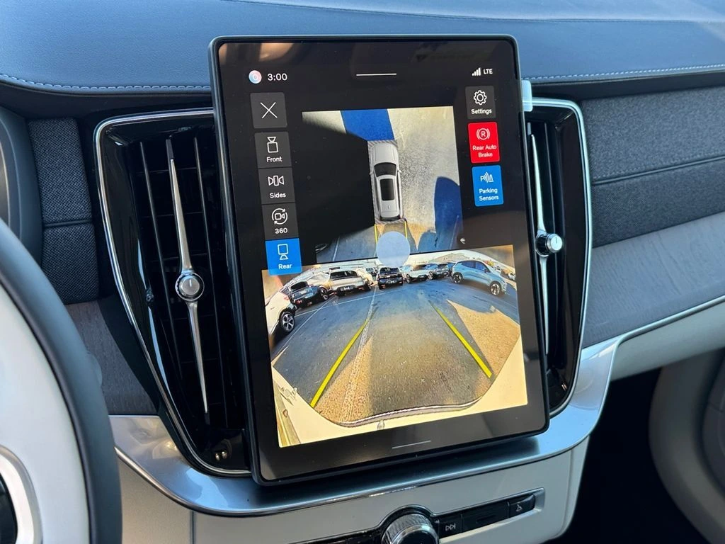 2026 Volvo - image 20