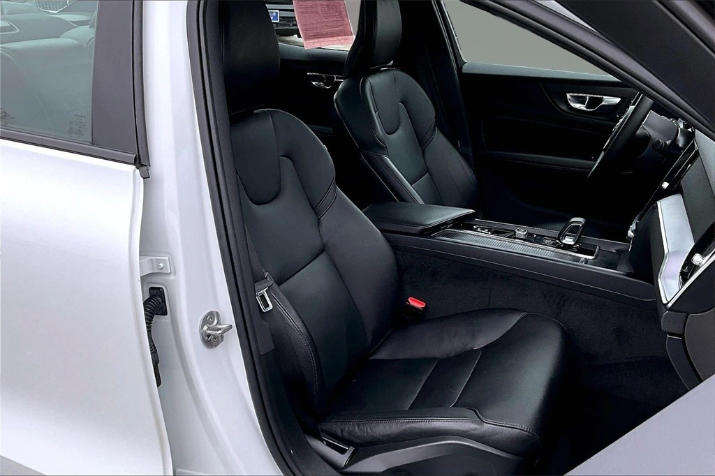 2023 Volvo - image 29