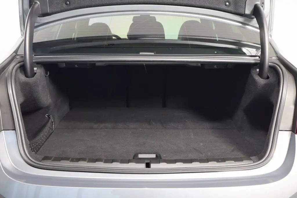 2023 Bmw 330e Sedan photo 14
