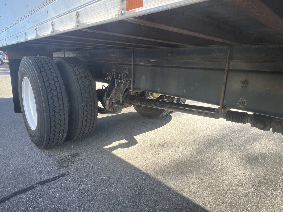 2015 International 4300 - image 8