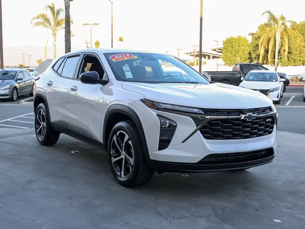 2024 Chevrolet Trax RS's photo