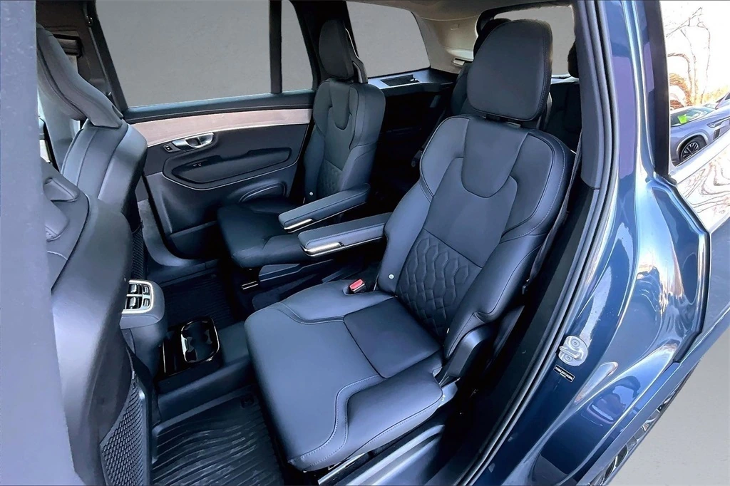 2026 Volvo - image 22