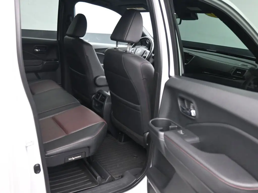 2023 Honda Ridgeline Black Edition photo 15