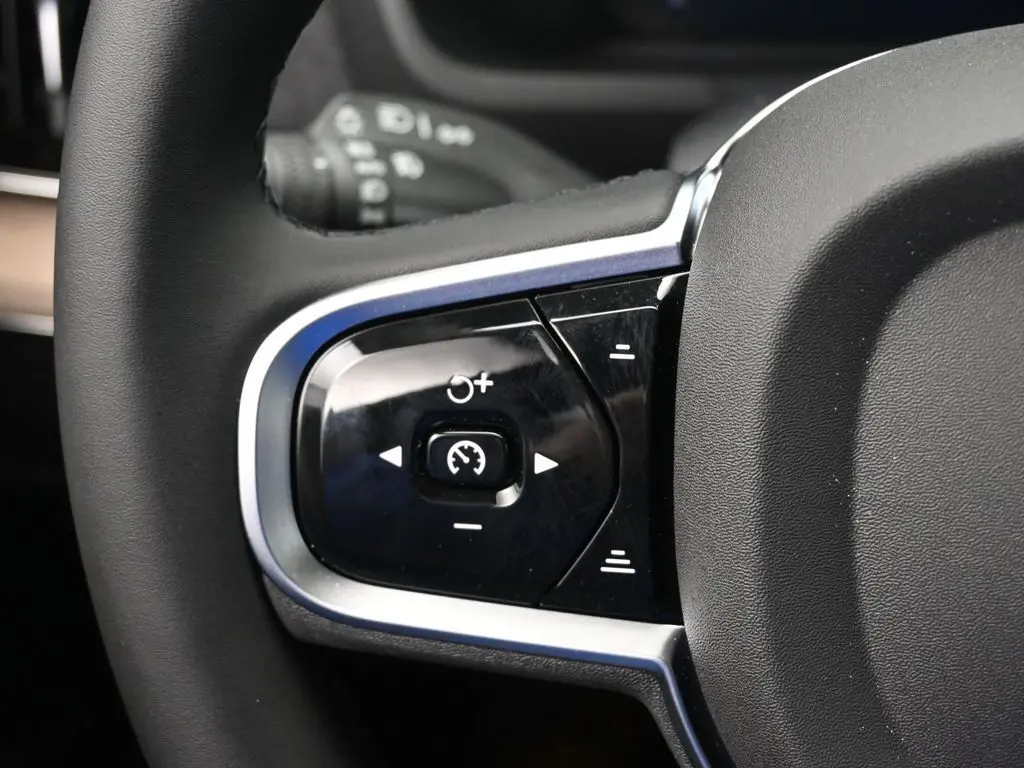 2026 Volvo - image 11