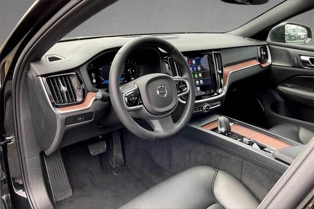 2023 Volvo - image 17