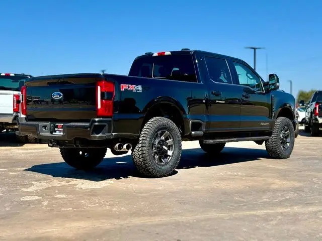 2023 Ford F-250 Lariat photo 2
