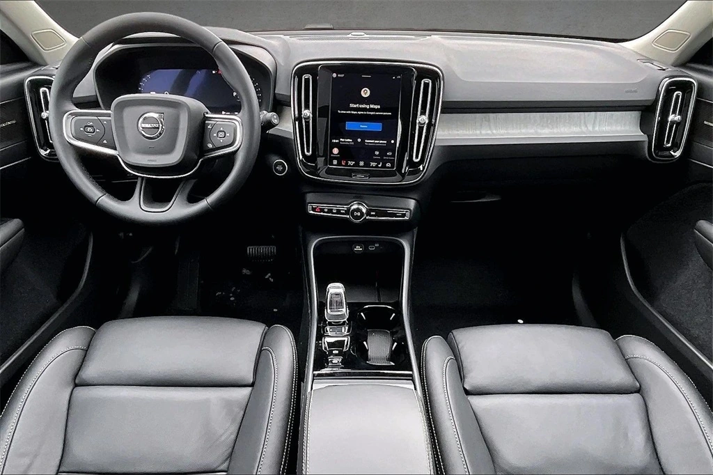 2026 Volvo - image 5