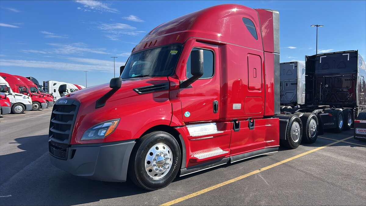2023 FREIGHTLINER Cascadia