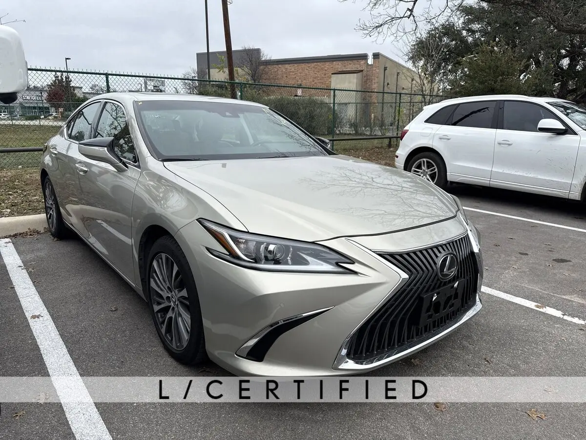2021 Lexus ES 350's photo