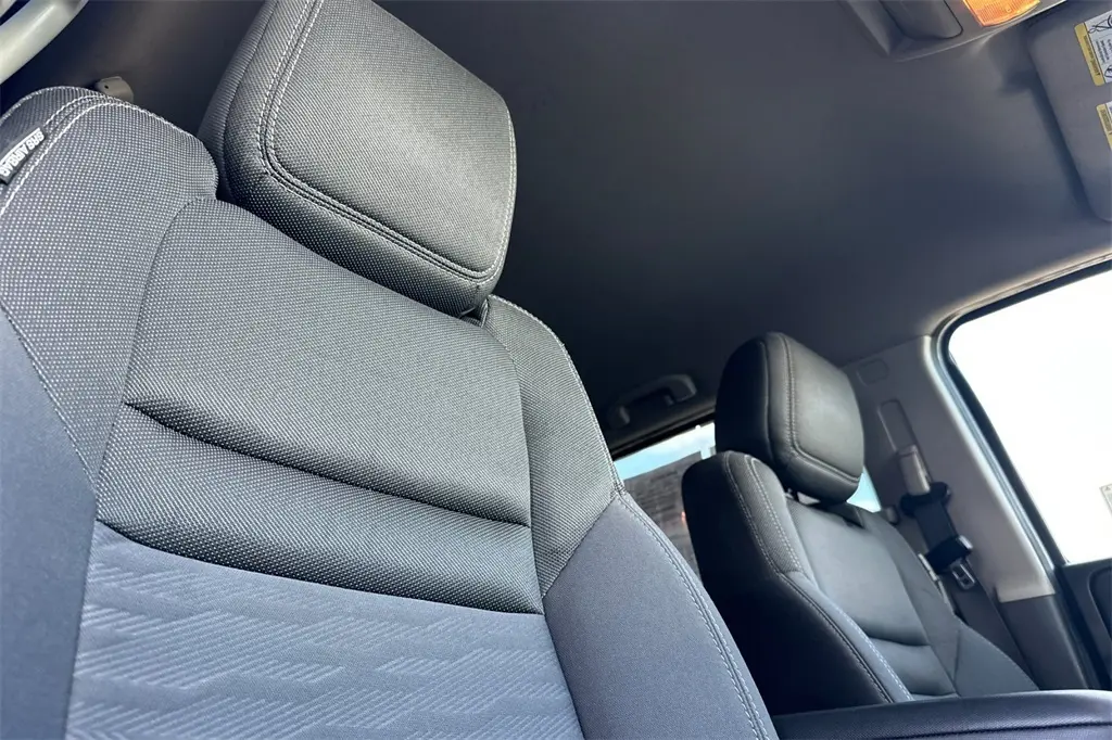 2022 Nissan Frontier SV photo 16