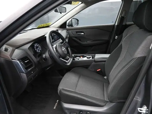 2023 Nissan Rogue SV photo 8