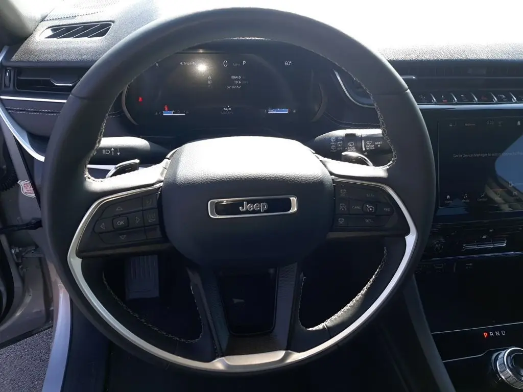 2024 Jeep Grand Cherokee Altitude photo 13