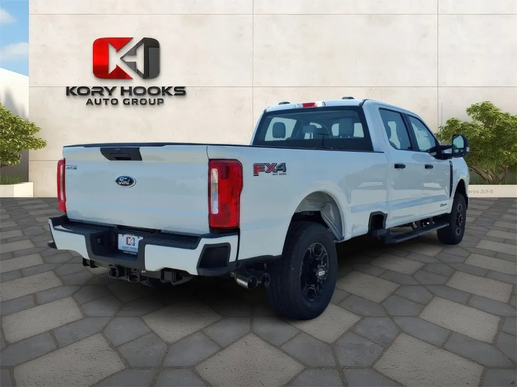 2026 Ford F-350 photo 3