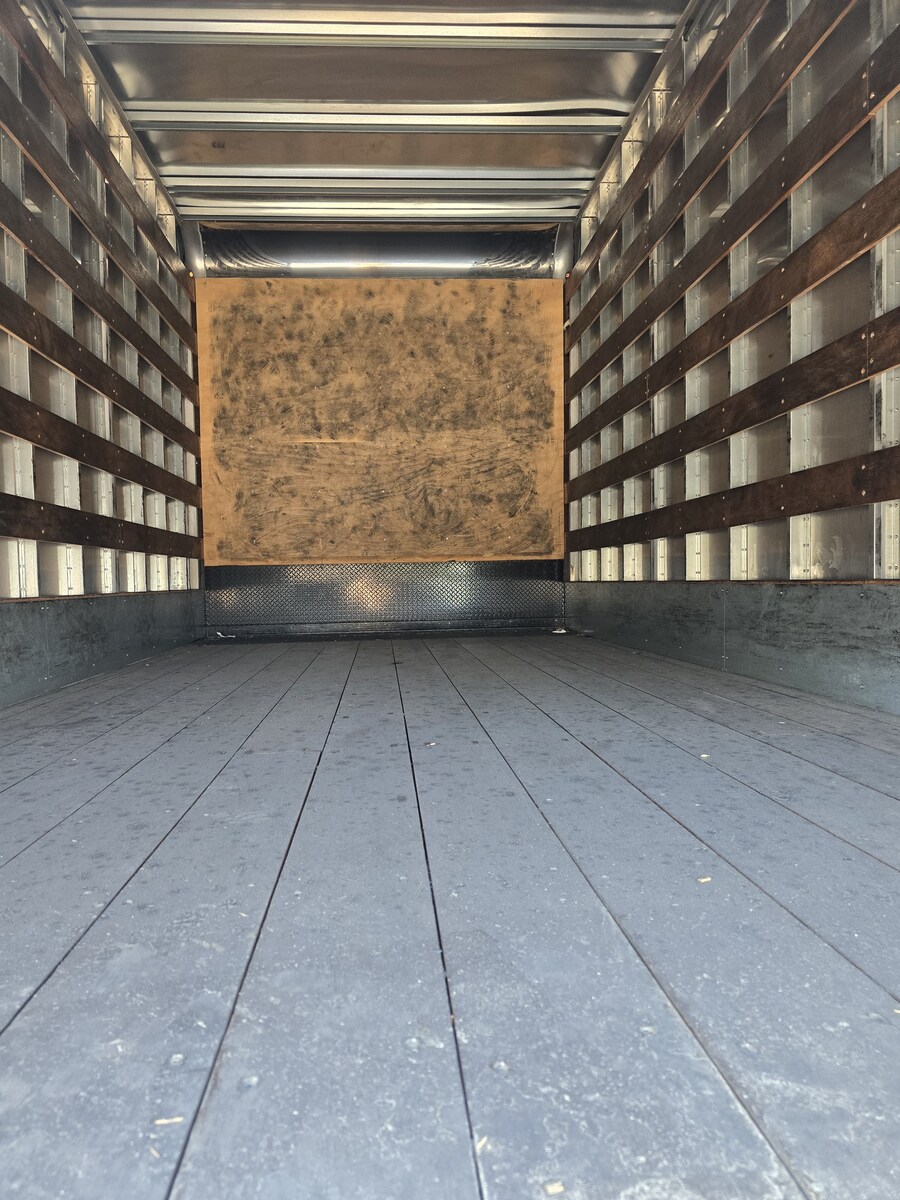 2022 Isuzu in CA — photo 5