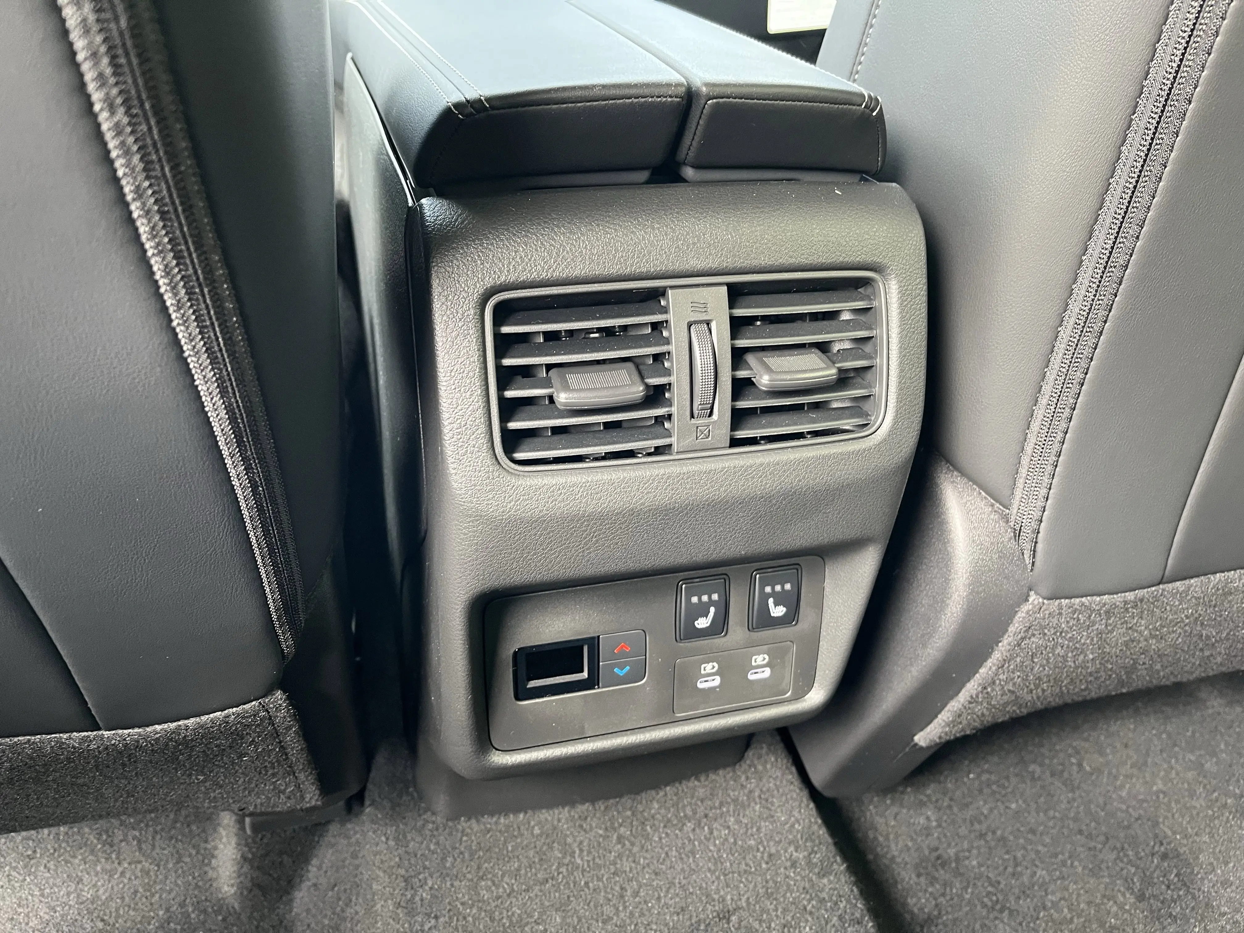 2026 Nissan Rogue Platinum photo 23