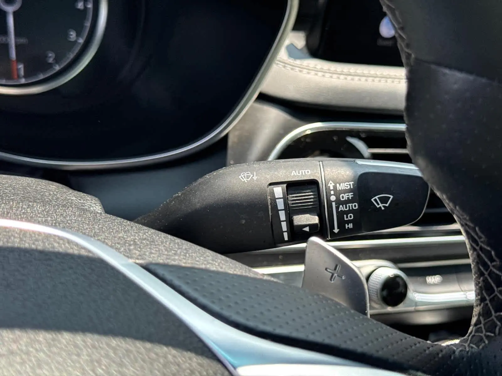 2022 Genesis G70 2.0T photo 19